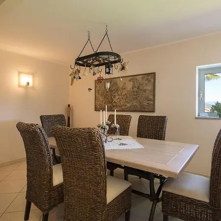 Sleeps 10 Pool Air Con Wifi 빌라